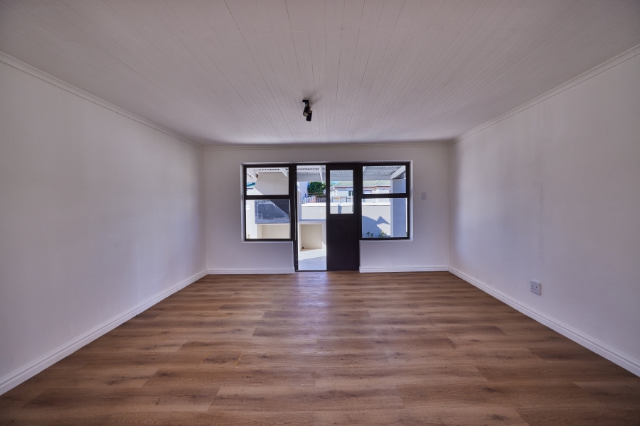 3 Bedroom Property for Sale in Milkwood Park Western Cape